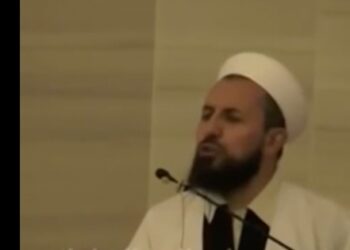 Camide imamdan gazetecilere küfür