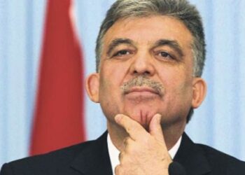 Abdullah Gül’den akademisyen tepkisi