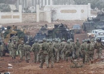 Ahırda yatıp para alamıyorlar