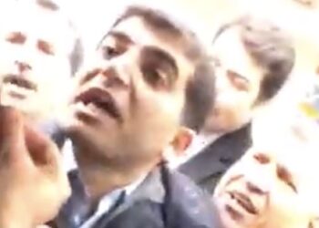 AKP’liler sokak ortasında CHP’lilere saldırdı