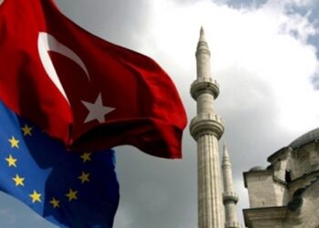 AB: Erdoğan ateşle oynuyor