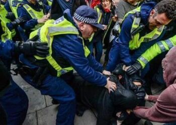 Londra’da olaylı protesto
