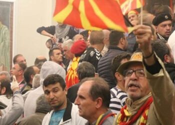 Meclis basıldı, vekiller rehin alındı!