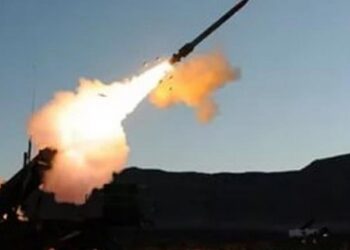 Yemenli Husiler, Suudi Arabistan’a balistik füze attı