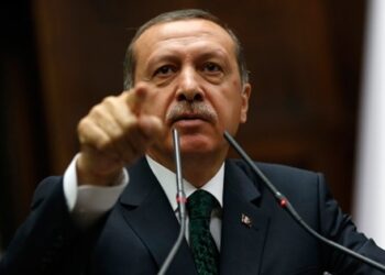 Times’tan çok sert başyazı: “Paranoyakça”