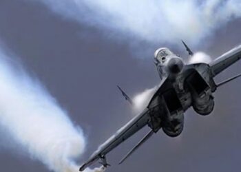 Pakistan’da savaş uçağı düştü
