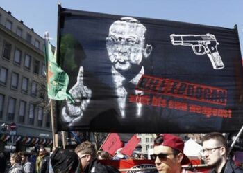İsviçre’deki Erdoğan Pankartında ilk karar
