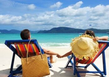 Yunanistan, işgal ettiği adamızda turizm sezonunu açtı!