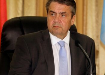 Alman bakan Erdoğan’ın şantajını anlattı!