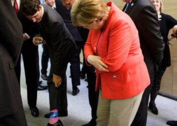 NATO liderler zirvesinde dikkat çeken kare
