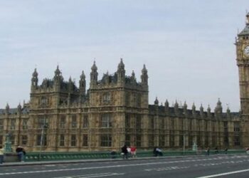 Londra’da Parlamento’ya giriş ve çıkışlar kapatıldı