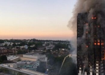 Londra’da yanan binada ölü sayısı 30’a çıktı