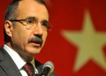 Eski AKP’li bakan da “adalet” istedi