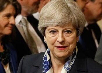 İngiltere Başbakanı Theresa May özür diledi