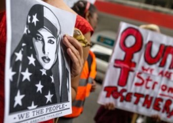 Trump’ın seyahat yasağına mahkemeden ‘kısmi’ onay