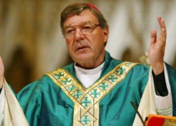 Vatikan’ın üç numarası tacizle suçlanıyor