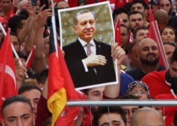 Almanya, miting yapmak isteyen ülkelere başvuru zorunluluğu getirdi