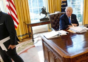 ABD Beyaz Saray Sözcüsü Sean Spicer istifa etti