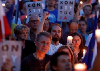 Polonya’da protestolar işe yaradı yargı reformu veto ediliyor