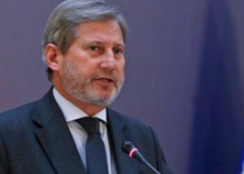 ​AB komiseri Hahn: Niyet beyanları yeterli değil