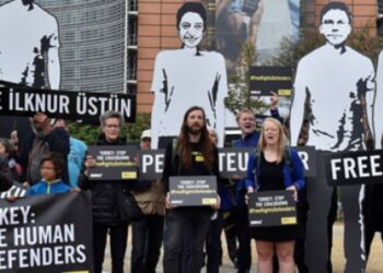 ​Tutuklanan hak savunucuları için AB Komisyonu önünde eylem