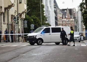 Helsinki’de bir araç kalabalığa daldı; 1 kişi hayatını kaybetti