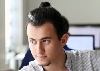 Tutuklu en genç gazeteciye işkence