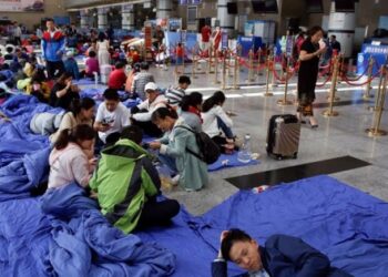 7.0 büyüklüğünde deprem: Çok sayıda ölü ve yaralı var
