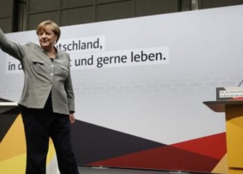 Merkel seçim kampanyasını resmen başlattı