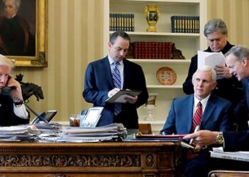 Trump’ın yanında bir kişi kaldı