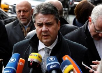 Gabriel: “Erdoğan kendi darbesini yapıyor”