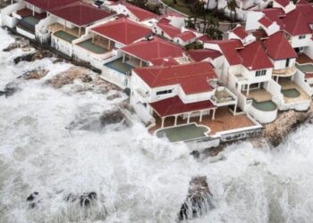 Irma Kasırgası iki Karayip adasını tamamen yerle bir etti!