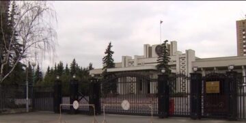 Kuzey Kore elçisini kovdular