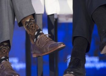 Başbakan’ın çorapları olay oldu!