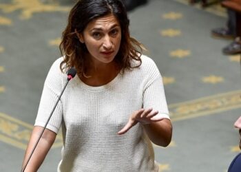 Bakan Zulal Demir’in ofisine baskın