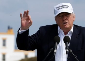 Trump mülteci üst sınırını yarı yarıya düşürdü