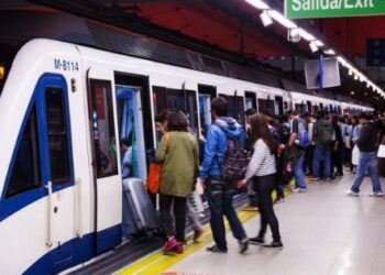 Madrid metrosunda silah sesleri!