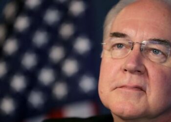 Trump’a yakın bir isim daha gitti