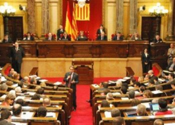 Katalonya parlamentosu tek taraflı bağımsızlık ilan etti
