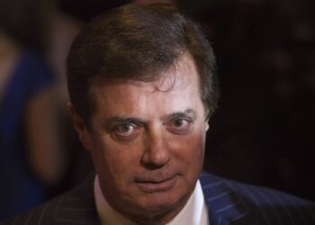 Ve Trump’ın Kampanya Müdürü FBI’a teslim oldu