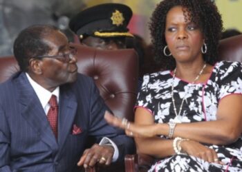 37 yıllık Zimbabve diktatörü Mugabe ev hapsine alındı