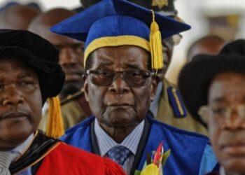 Zimbabve’de pazarlıklar bitti; Mugabe, istifa etmeyi kabul etti!