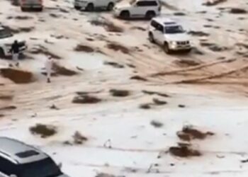 Arap Emirliklerinde yağan kar şaşırttı..