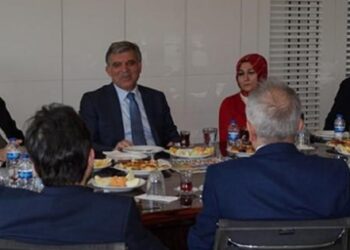 Abdullah Gül’den dikkat çeken ziyaret!
