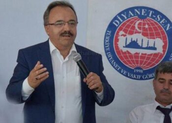 Böyle olur Saray’ın imamı: ‘Ecevit altını ıslatan Başbakan’dı’