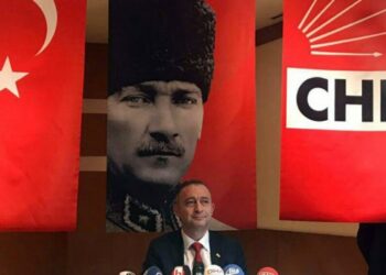Kocasakal CHP Genel Başkanlığına adaylığını açıkladı