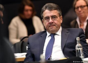 Almanya Dışişleri Bakanı Gabriel partisini topa tuttu