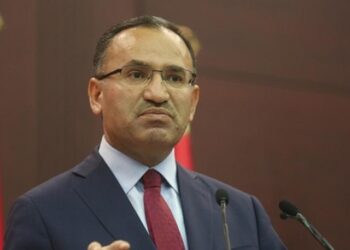 ​Bekir Bozdağ’dan sansür savunması: TRT görevini yapıyor, diğerleri de yapmalı