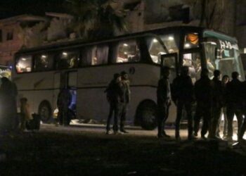Silahlı muhalifler Doğu Guta’dan ayrılıyor