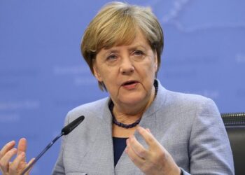 Merkel açıkladı: Almanya 10 bin göçmen alacak